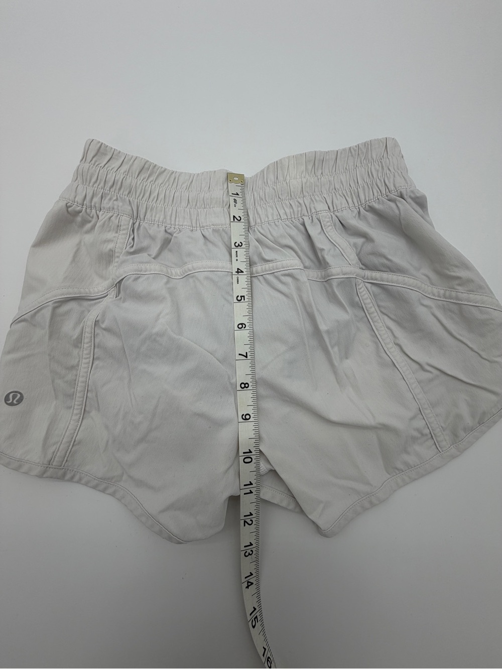White Lululemon Low Rise Fit Tracker Short 4” Inseam Size 6 Swift Ultra - Picture 6 of 8